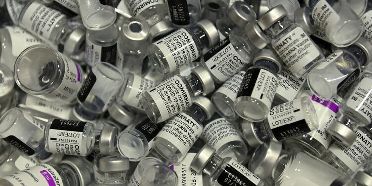 Vacunas contra covid-19 - vacunas de Pfizer y AstraZeneca