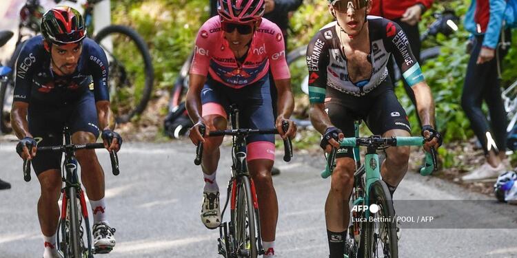 Egan Bernal y Simon Yates 2021