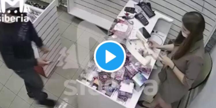 Vendedora sex shop usa juguete para defenderse de ladrón Vendedora sex shop usa juguete para defenderse de ladrón