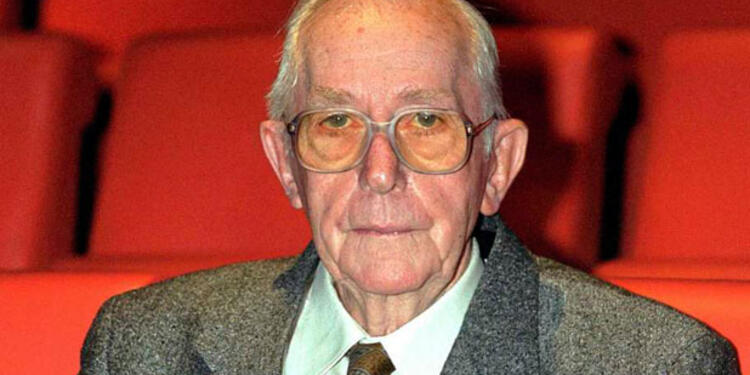Lewis-Gilbert-director-de-3-cintas-de-James-Bond-AFP.jpg