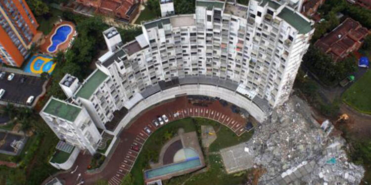 El edificio Space de Medellín que fue demolido El edificio Space de Medellín que fue demolido