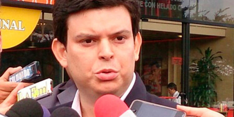 alejandrolyons.jpg