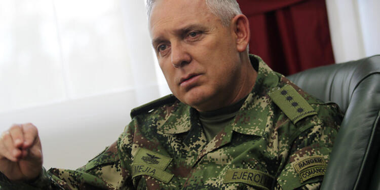 generalalbertomejiacolprensareflafm1.jpg