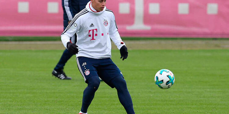 jamesentrenandoconBayernMunich.jpg