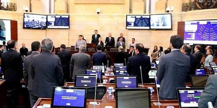 Por no haber sesionado desde el pasado 16 de marzo -día de inicio de sesiones ordinarias- hubo una lluvia de críticas para las mesas directivas del Senado y la Cámara. Senado de la República, debate de la JEP