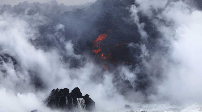 Grandes nubes tóxicas creadas por lava de volcán Kilauea Grandes nubes tóxicas creadas por lava de volcán Kilauea