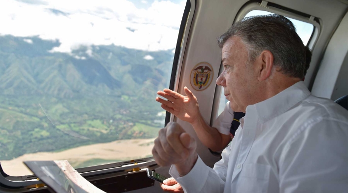 Santos realizó este martes un sobrevuelo en helicóptero por los municipios ubicados en la zona de influencia de Hidroituango en Antioquia Santos realizó este martes un sobrevuelo en helicóptero por los municipios ubicados en la zona de influencia de Hidroituango en Antioquia
