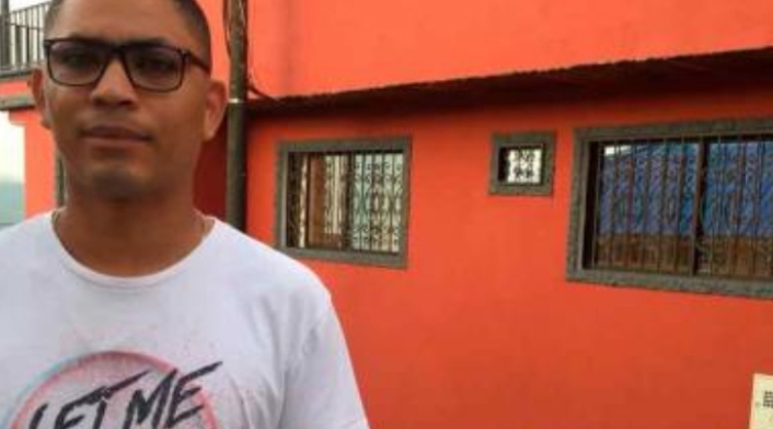 Aliens Vega, profesor en Puerto Valdivia (Antioquia) y uno de los afectados por crisis de Hidroituango Aliens Vega, profesor en Puerto Valdivia (Antioquia) y uno de los afectados por crisis de Hidroituango