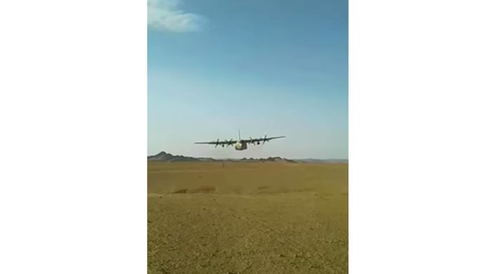 Avión vuela sobre cabeza de soldado en Yemen Avión vuela sobre cabeza de soldado en Yemen