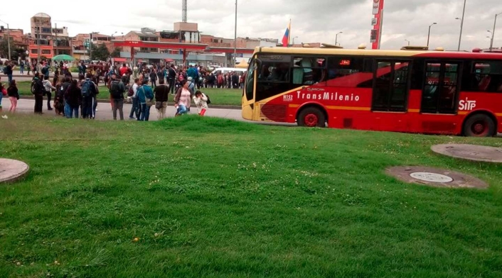 Bloqueo estación el Tintal de Transmilenio Bloqueo estación el Tintal de Transmilenio