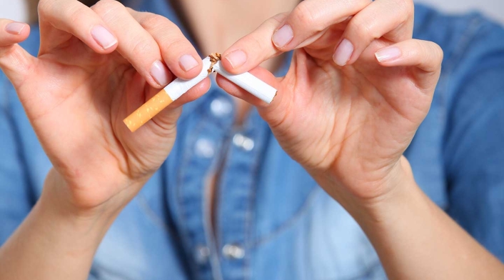 Una vez más se recordó que si se fuma dentro de espacios cerrados, se convierten en víctimas a las personas que rodeen al fumador. Cigarrillo