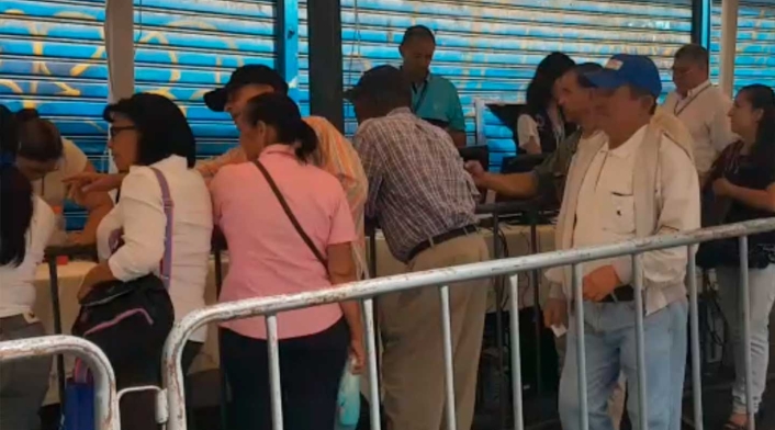 Colombianos votan en Venezuela Colombianos votan en Venezuela