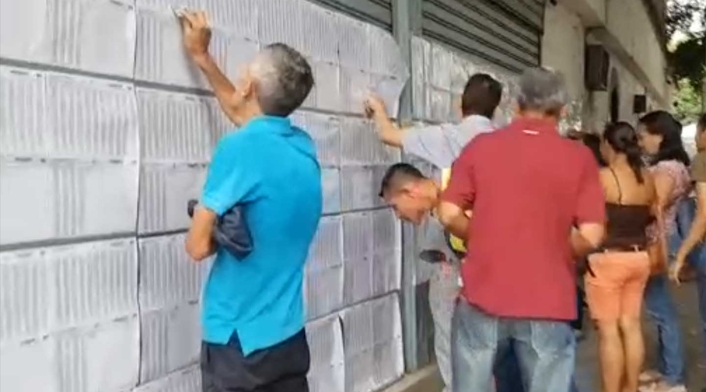 Colombianos votando en Venezuela Colombianos votando en Venezuela