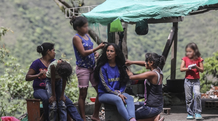 Familias desplazadas de las riberas del río Cauca por el rápido ascenso del embalse de Hidroituango Familias desplazadas de las riberas del río Cauca por el rápido ascenso del embalse de Hidroituango
