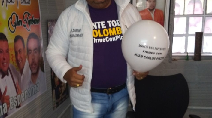 Jhon Zambrano en otra época apoyó a Juan Carlos Pinzón Jhon Zambrano en otra época apoyó a Juan Carlos Pinzón