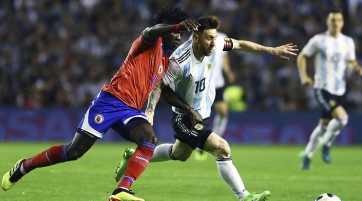 Lionel Messi disputando el balón ante un rival / Tomada de la cuenta de Twitter @Argentina Lionel Messi disputando el balón ante un rival / Tomada de la cuenta de Twitter @Argentina