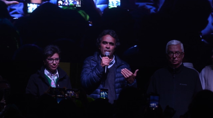 Claudia López, Sergio Fajardo y Jorge Robledo en Bogotá, al término de las elecciones del 27 de mayo de 2018 Claudia López, Sergio Fajardo y Jorge Robledo en Bogotá, al término de las elecciones del 27 de mayo de 2018