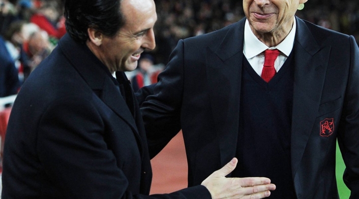 Unai Emery, técnico de Arsenal, y Arsene Wenger, estratega saliente del conjunto de Londres Unai Emery, técnico de Arsenal, y Arsene Wenger, estratega saliente del conjunto de Londres