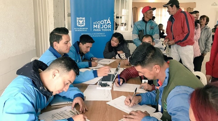 Empleos como auxiliares de almacenes, eléctricos, mecánicos y operadores busca sacar de la informalidad a esta población en la ciudad.