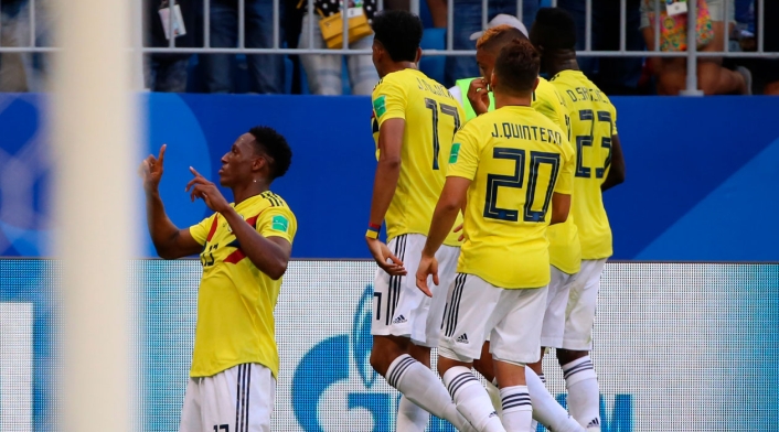 Yerry Mina celebra el gol que marcó con Colombia ante Senegal