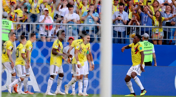 Yerry Miana celebra el gol que marcó con Colombia ante Senegal