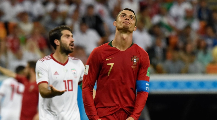Cristiano Ronaldo se lamenta por desperdiciar un penal en el partido de Portugal ante Irán