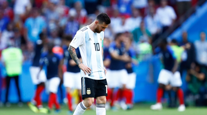 Lionel Messi lamenta el segundo gol de Francia ante Argentina