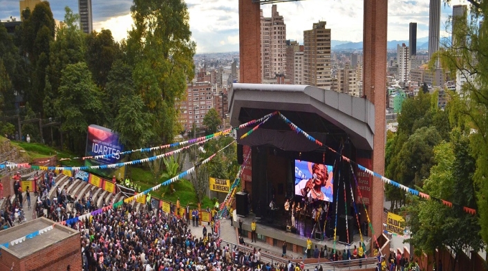 El 13 de agosto de 1938 se inauguró del primer teatro al aire libre ubicado entre la circunvalar y la carrera 2.