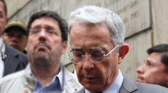 Álvaro Uribe Vélez, senador de la República Álvaro Uribe Vélez, senador de la República