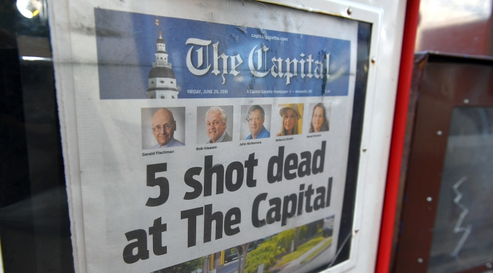 El periódico Capital Gazette informando sobre el atentado perpetrado contra ellos mismos