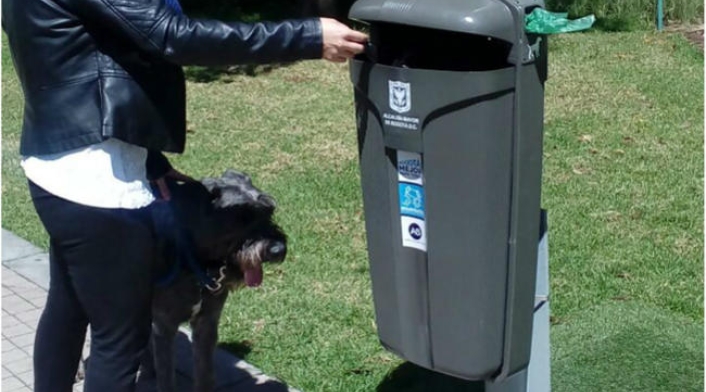 Cesta de basura pública en Bogotá