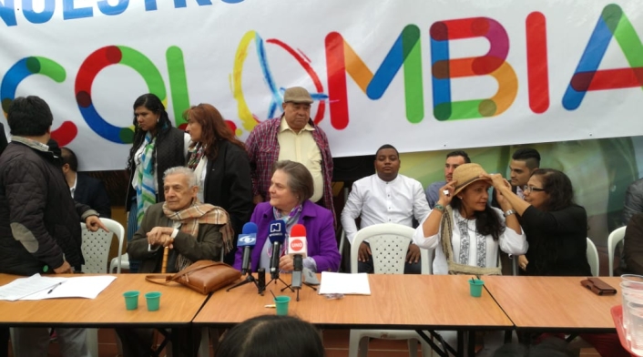 Clara López Obregón durante el anuncio