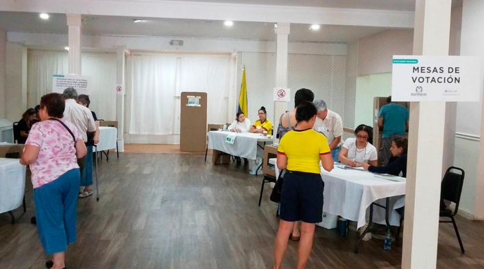 Colombianos en Nueva York ejerciendo su derecho al voto
