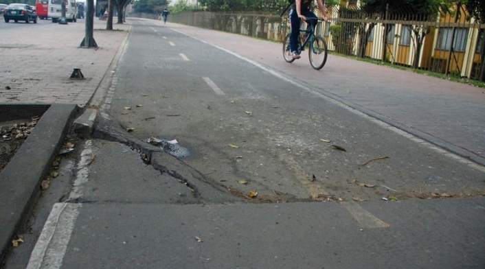 Hay ciclorutas que tienen huecos iguales o peores que las vías vehiculares de la capital.