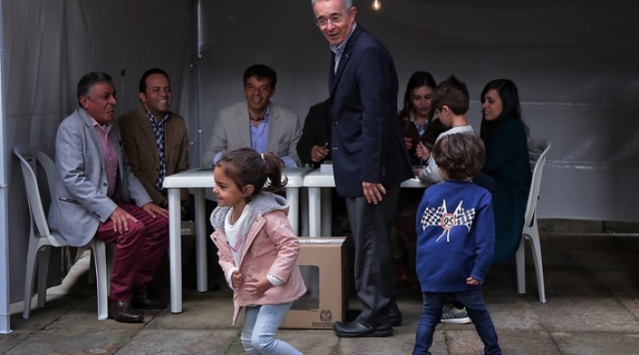 Ya son cuatro los nietos en la dinastía de los Uribe Moreno.