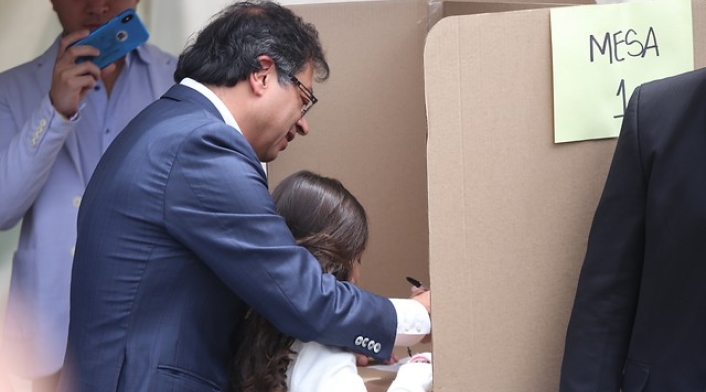 Gustavo Petro ejerció su derecho al voto este domingo
