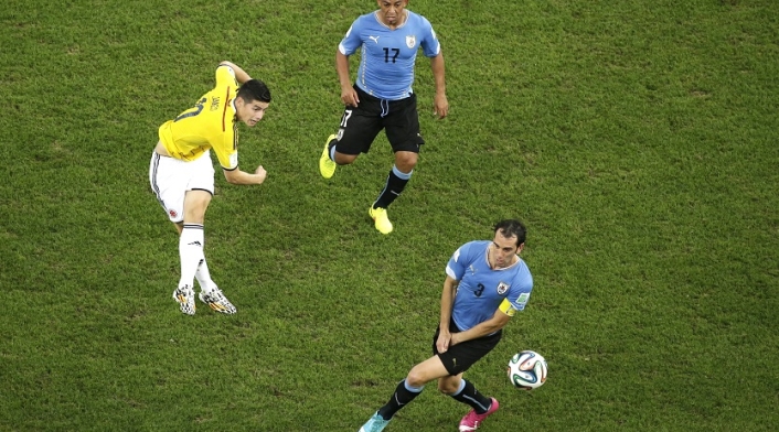 Gol de James a Uruguay