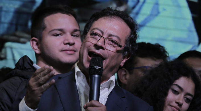 Gustavo Petro hizo un mordaz ataque a Uribre por la JEP