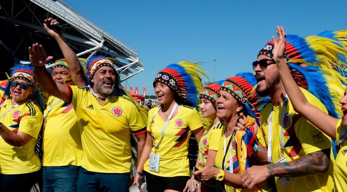 Hinchas de Colombia animar antes del partido frente a Senegal