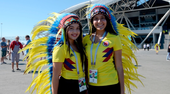 Hinchas de Colombia animar antes del partido frente a Senegal