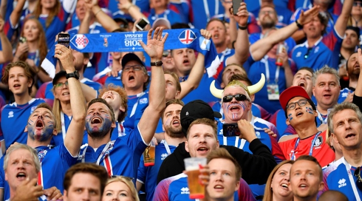 Hinchas de Islandia en el partido contra Argentina