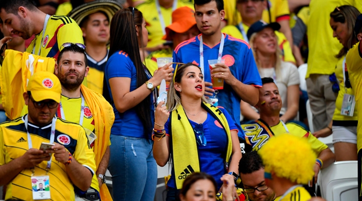 Hinchas colombianos en el Estadio Kazán Arena de Rusia
