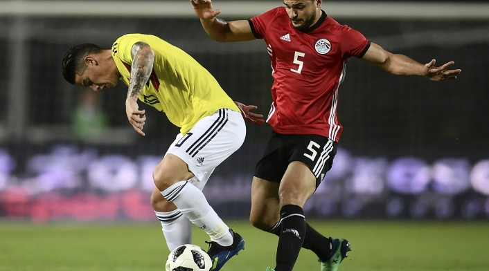 James Rodríguez y Sam Morsy / AFP James Rodríguez y Sam Morsy / AFP