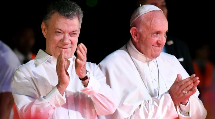 Juan Manuel Santos junto al papa Francisco