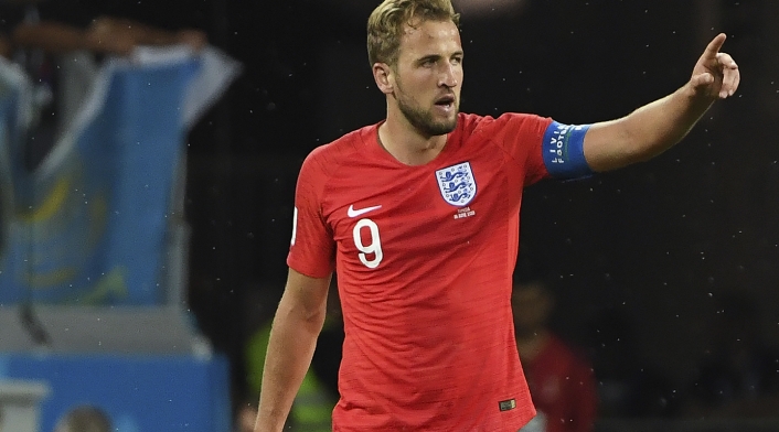 Harry Kane salvó a su selección en el debut