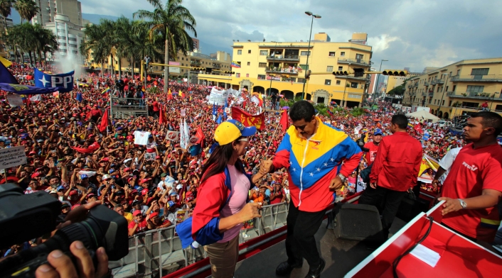 Nicolás Maduro, presidente de Venezuela, bailando con su esposa Lady Cicilia Flores, en Caracas