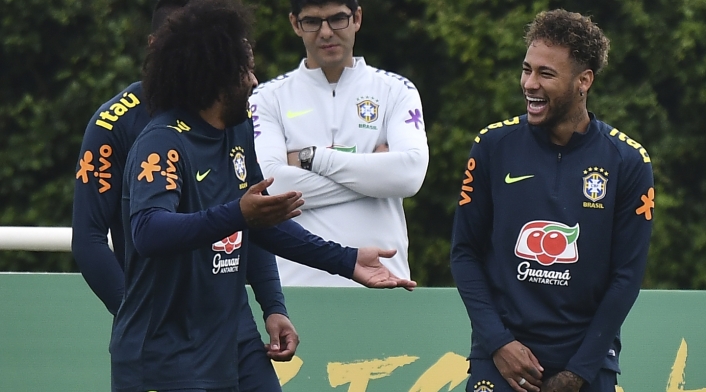 Marcelo y Neymar en entrenamiento de Brasil