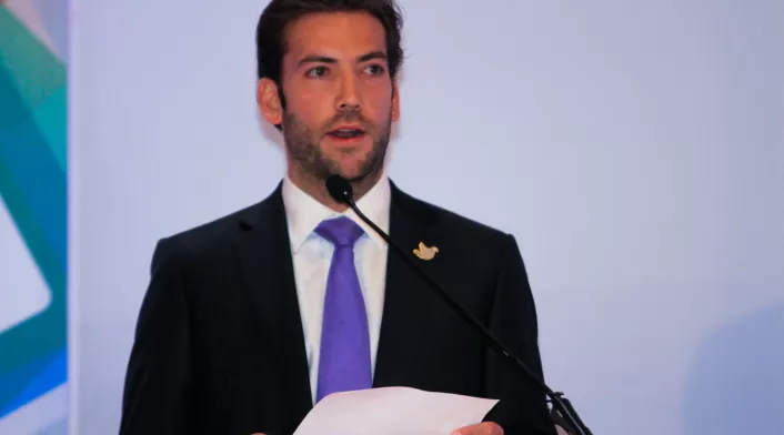 Martín Santos, hijo de Juan Manuel Santos, el constante crítico del uribismo