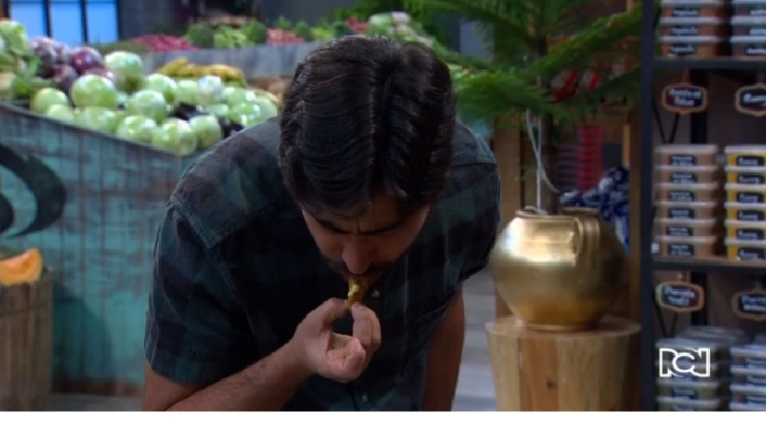 Variel Sánchez probó gusanos en Master Chef