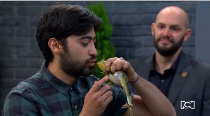 Variel Sánchez en Master Chef besó un sapo